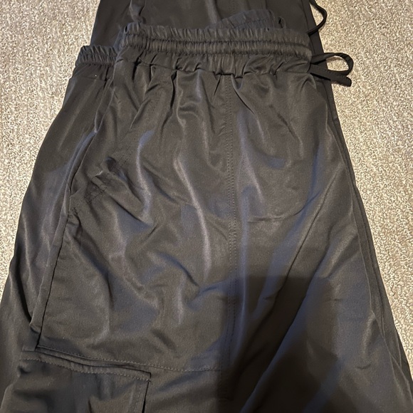 NWOT: size 2x slinky stretchy pj set with jogger style, cuffed bottoms - Picture 5 of 12